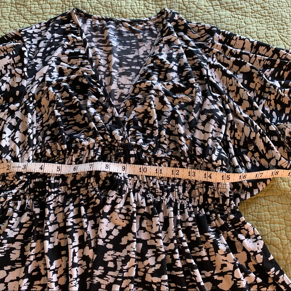 Liz Lange V-Neck Short Sleeve Black and White Maternity Top Size XXL - Picture 6 of 10